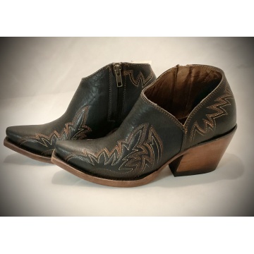 Ariat